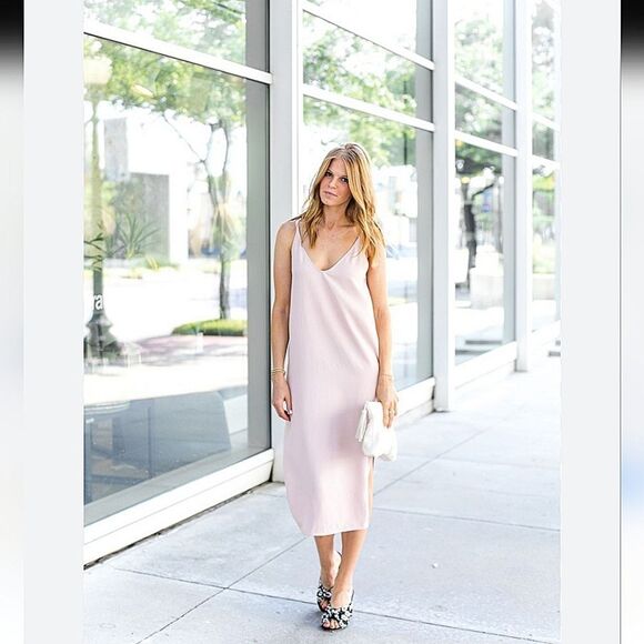 Everlane  - Picture 1 of 14